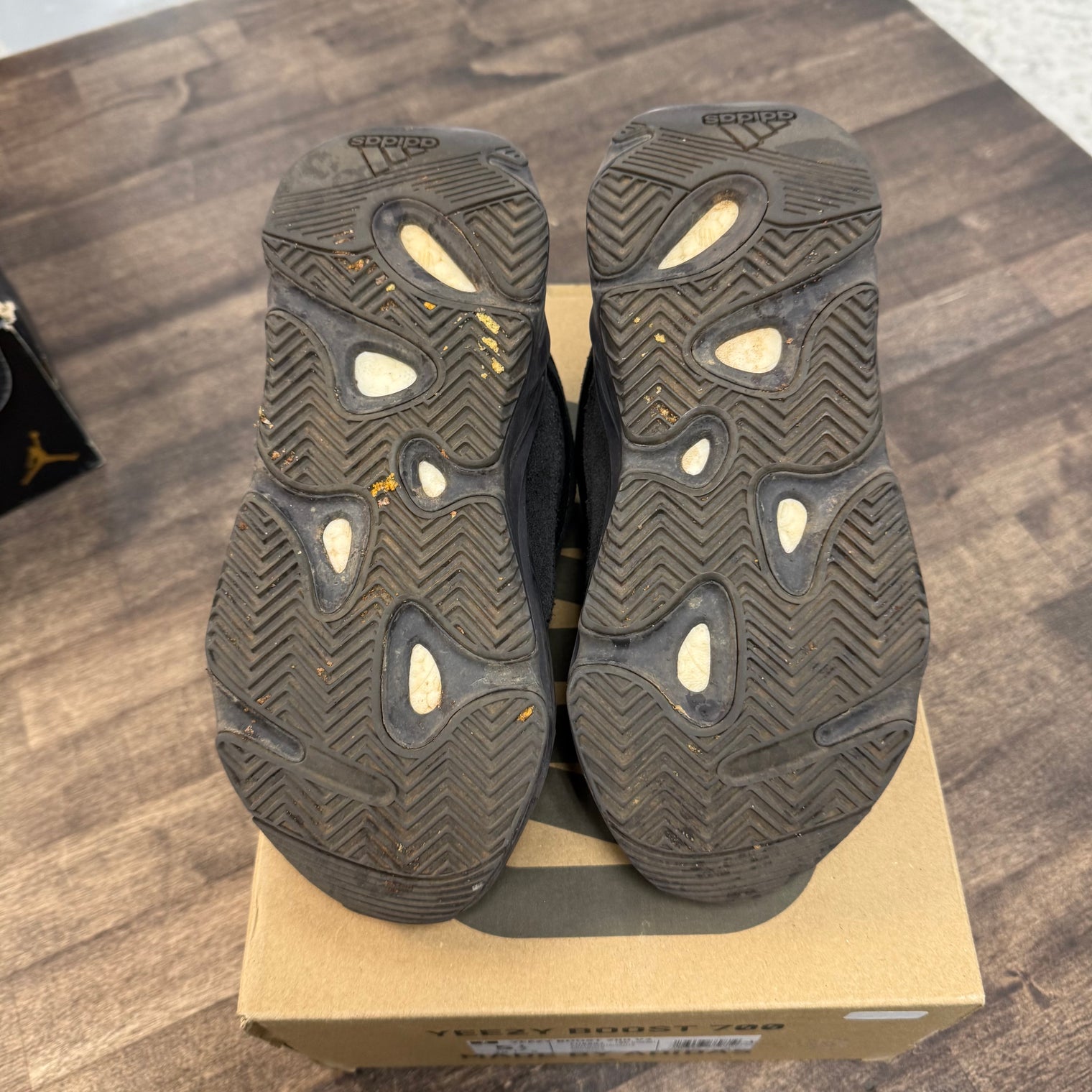 Yeezy 700 V2 Vanta (USED)