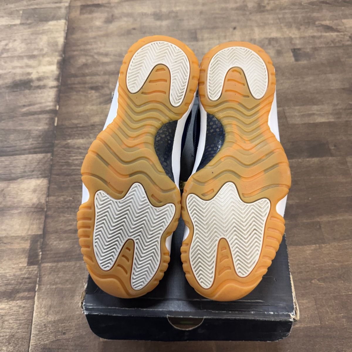 Jordan 11 Retro Low Midnight Navy Size 10.5 (Pre-Owned) - Image 5