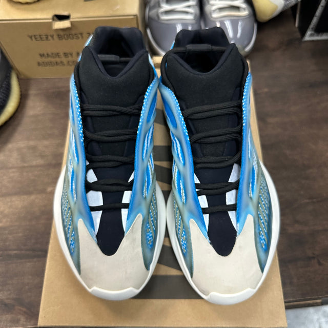 Arzareth Yeezy 700 V3 (USED)