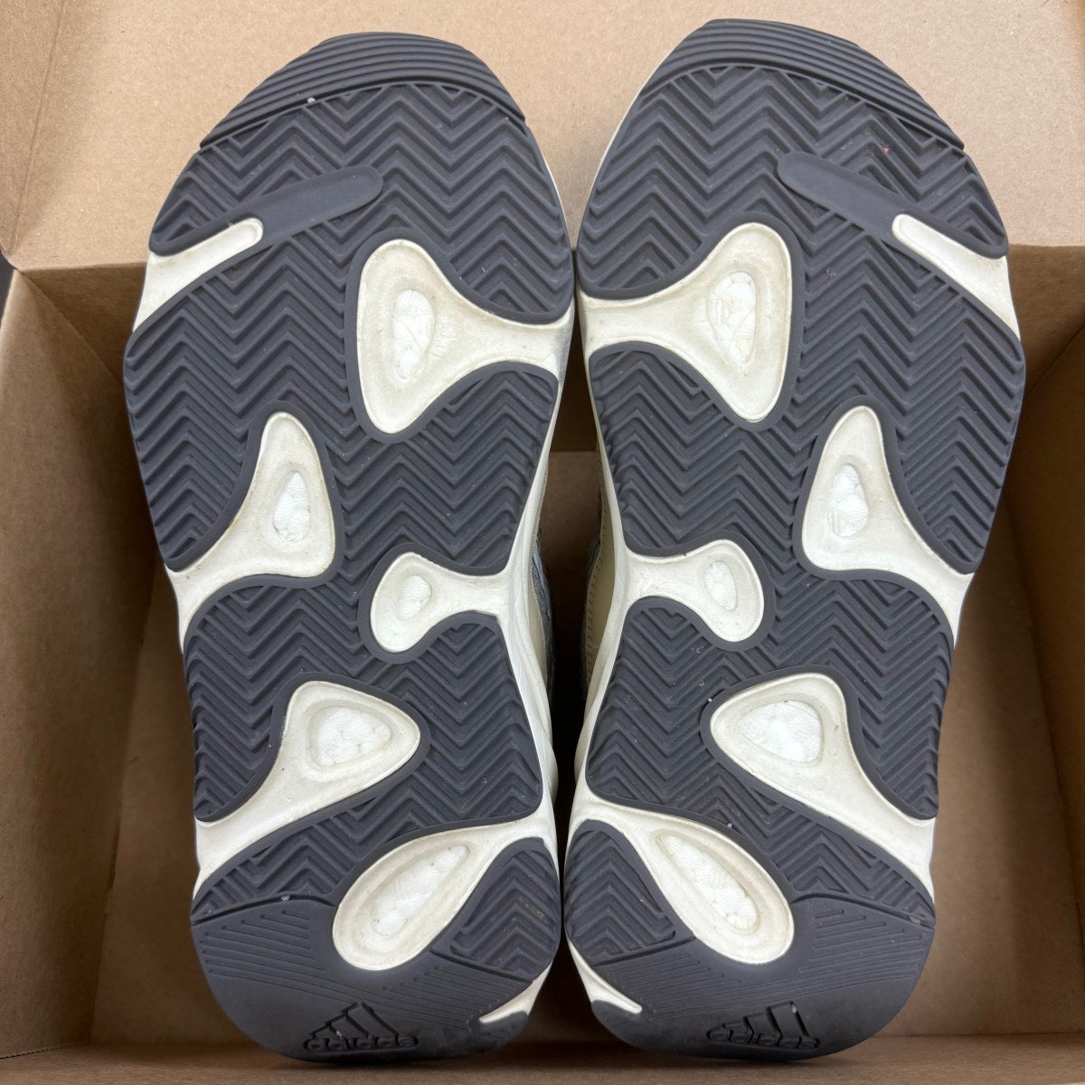 adidas Yeezy Boost 700 V2 Cream Size 7 (Pre-Owned) - Image 3