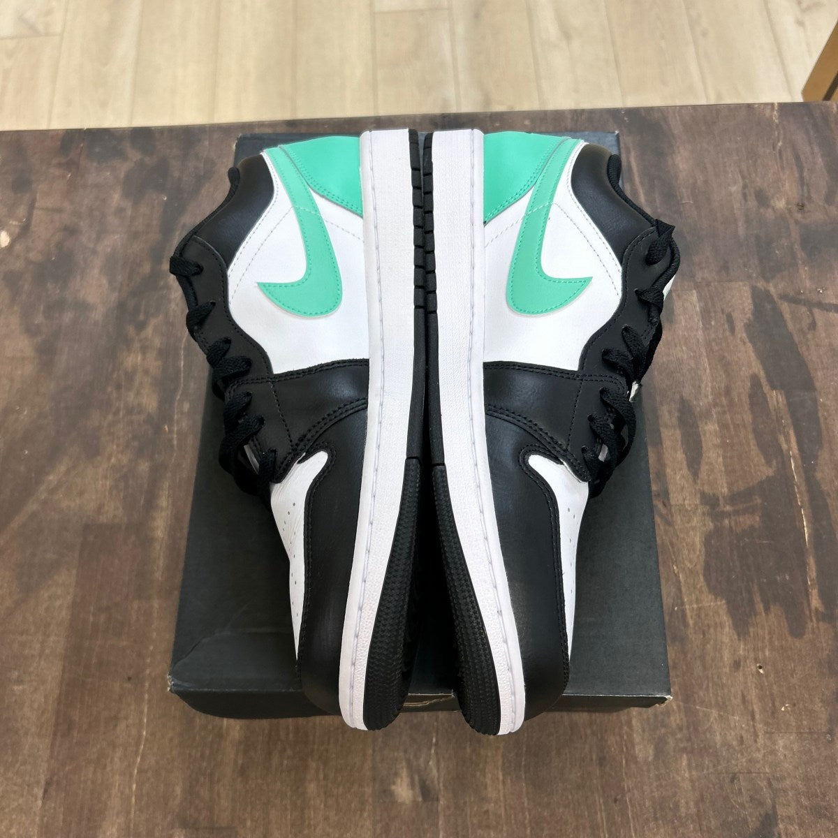 Jordan 1 Low Green Glow - Image 3