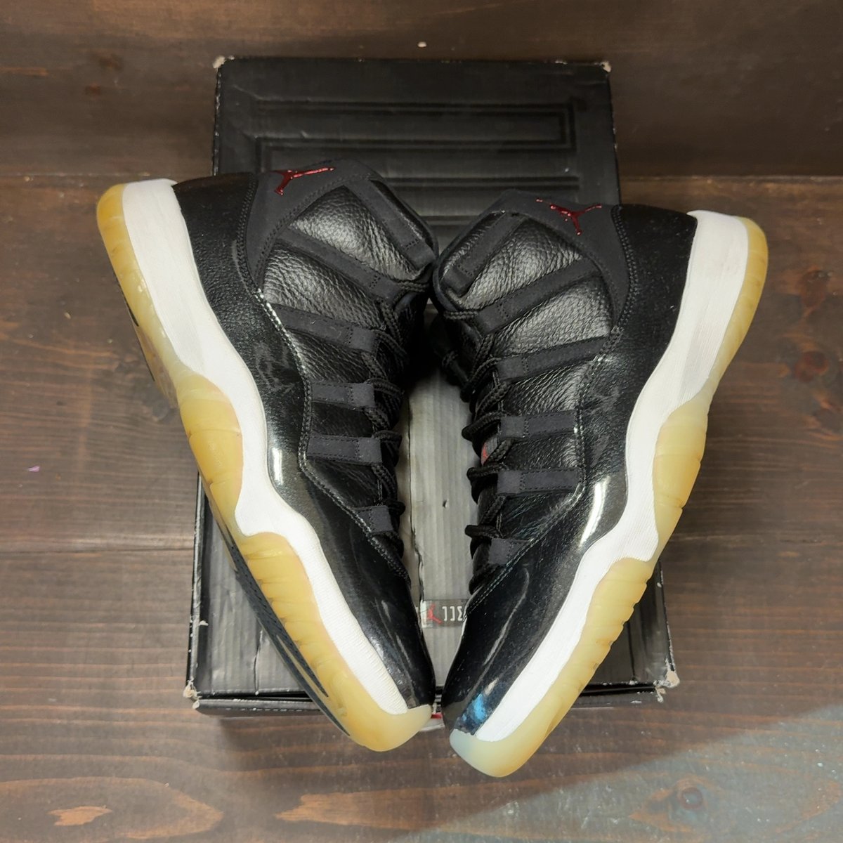 Jordan 11 Retro 72-10 Size 11 (Pre-Owned) - back