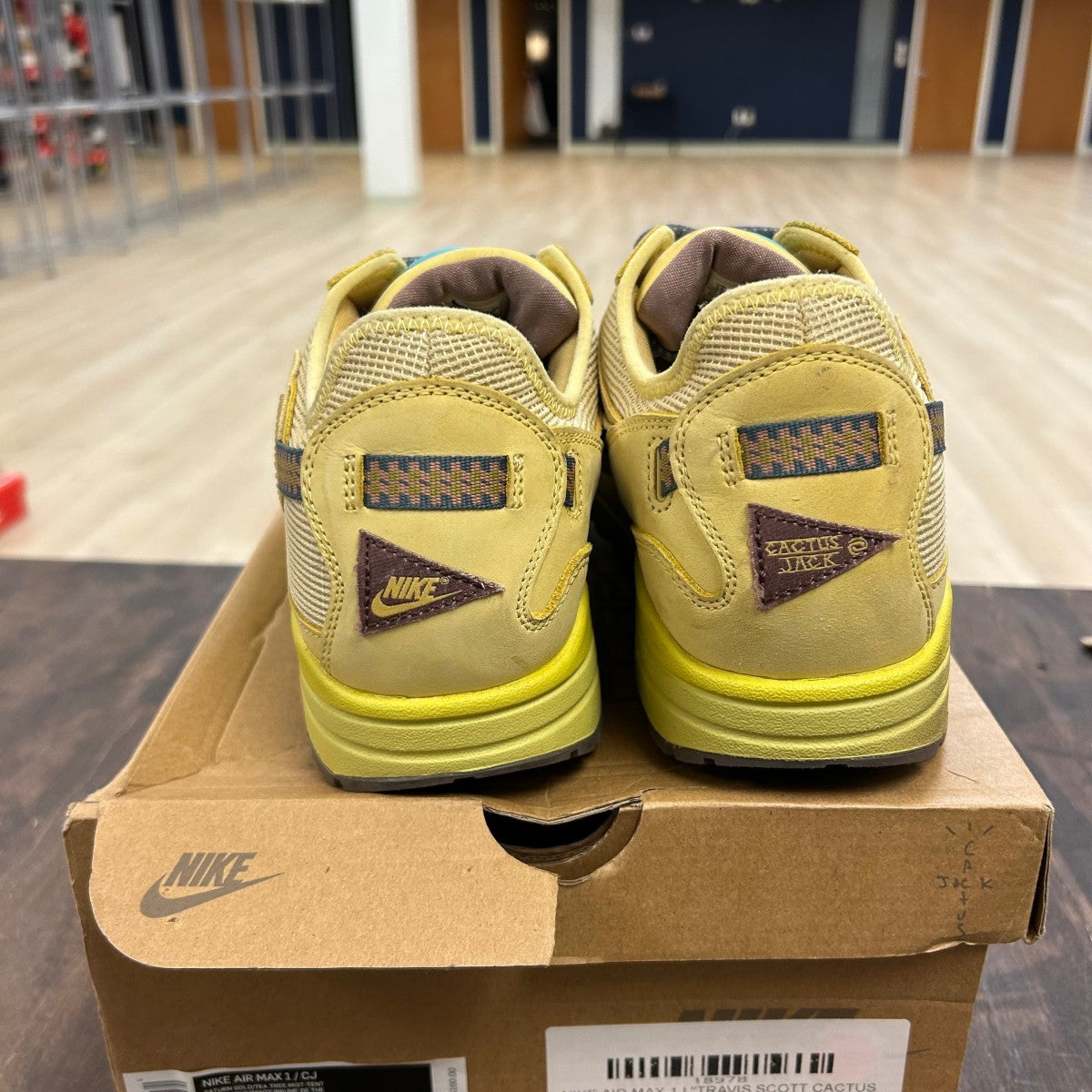 Nike Air Max 1 Travis Scott Cactus Jack Saturn Gold - Image 4