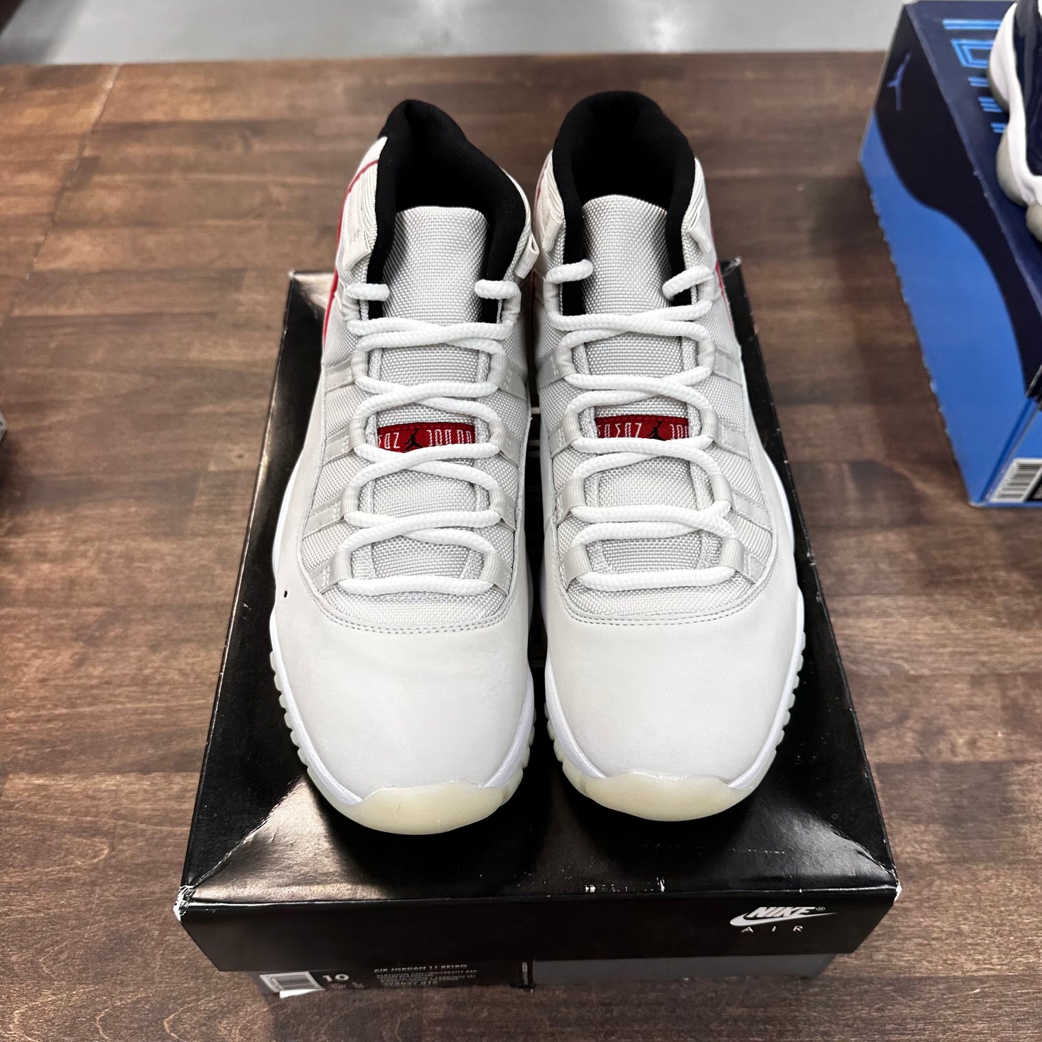 Platinum Tint Jordan 11 (Flaw)
