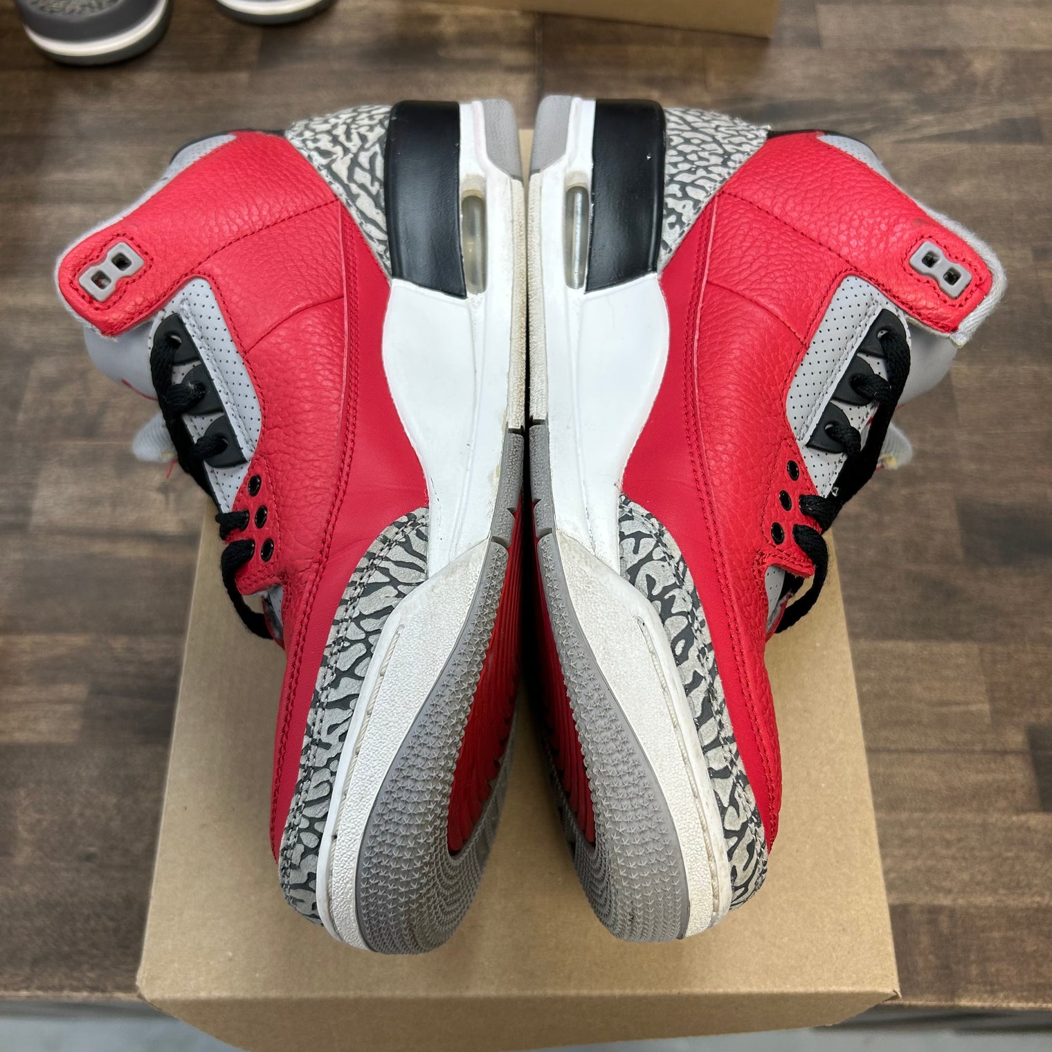Unite Red Jordan 3 Retro (USED,No Box)