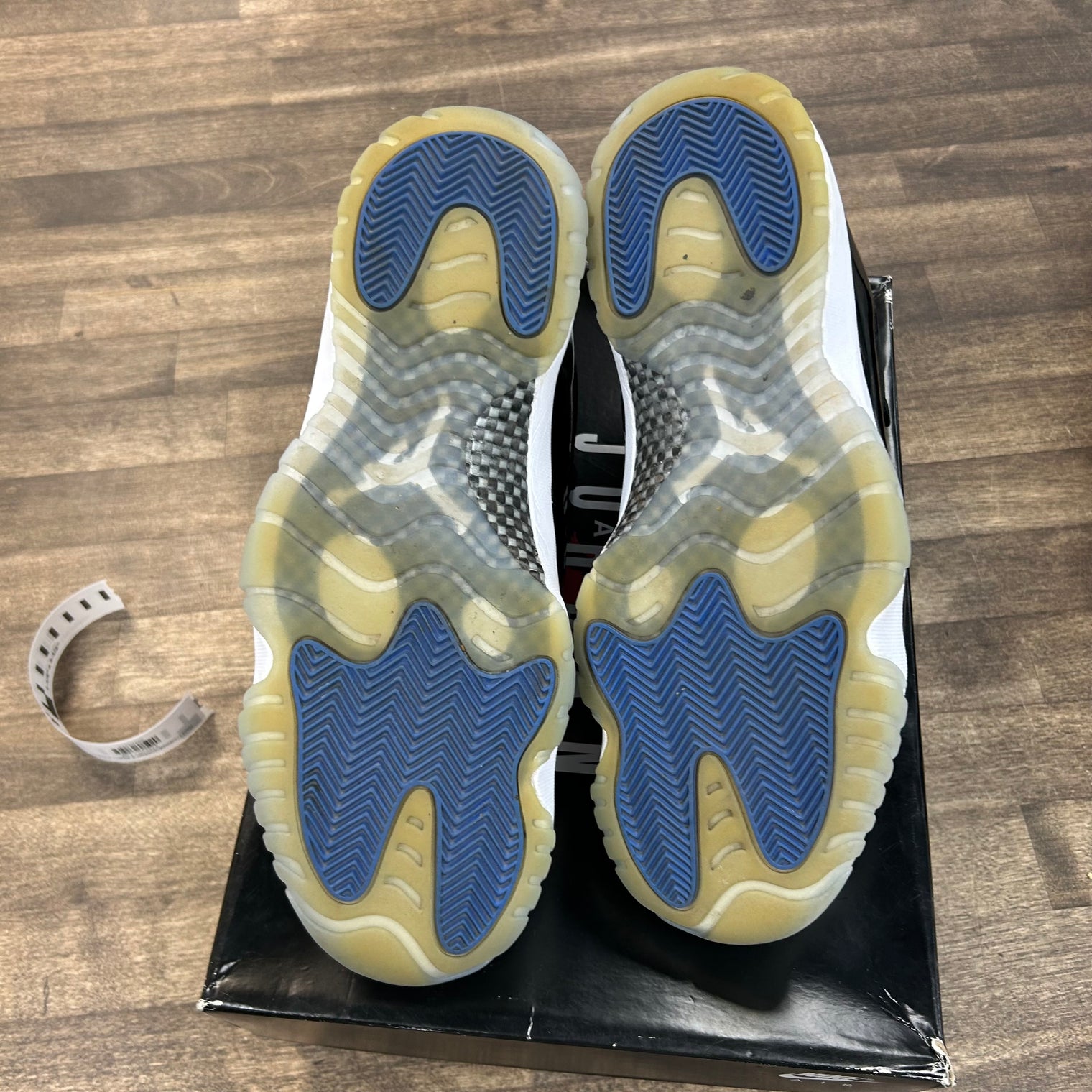 Space Jam Jordan 11 Retro Low (USED)