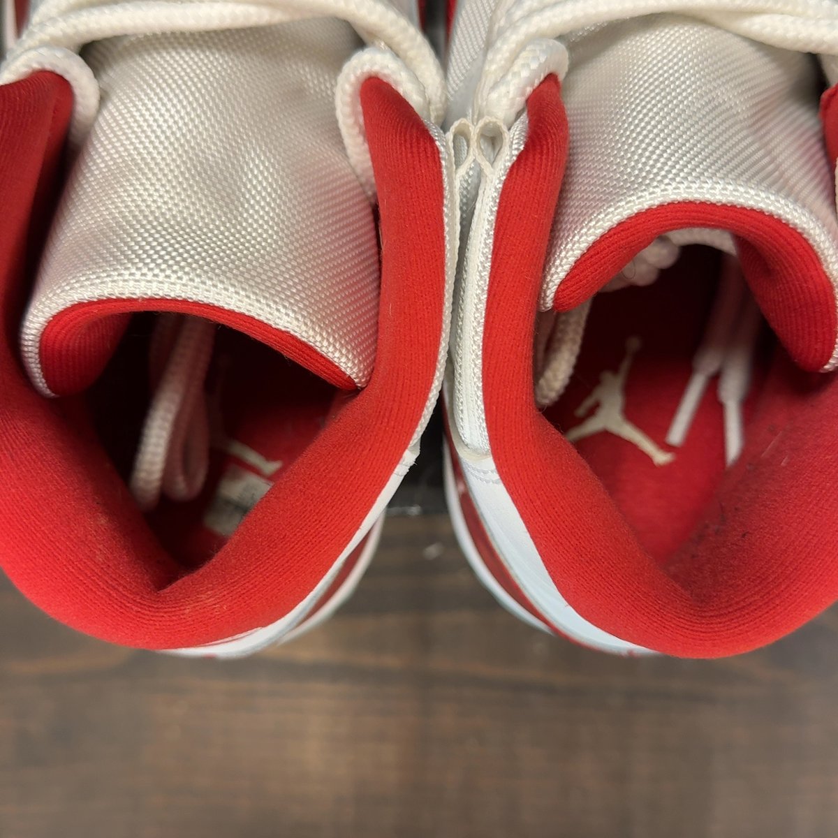 Jordan 11 Retro Cherry (2022) Size 11.5 (Pre-Owned) - aux
