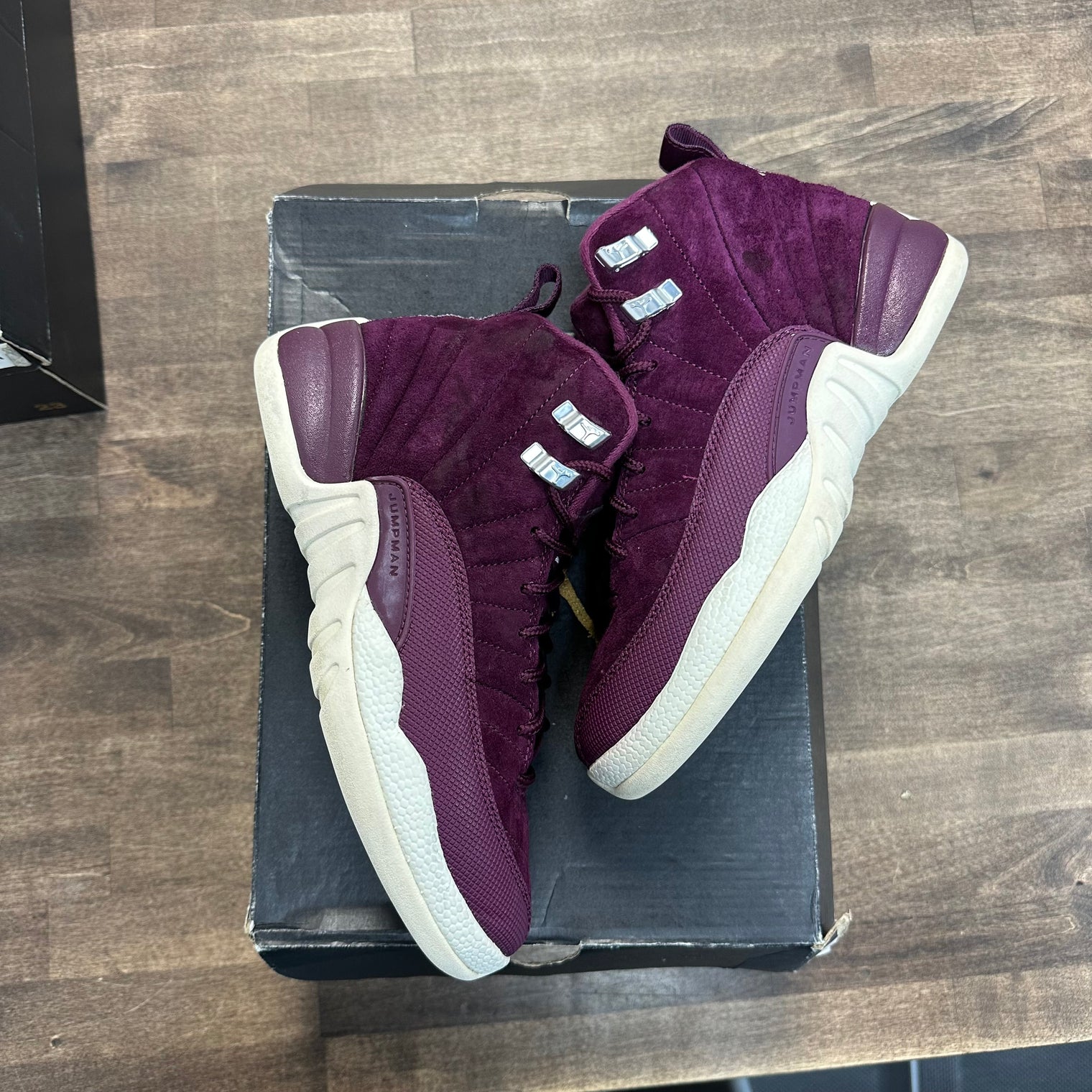 Jordan 12 Retro Bordeaux (US 4.5Y) (USED)
