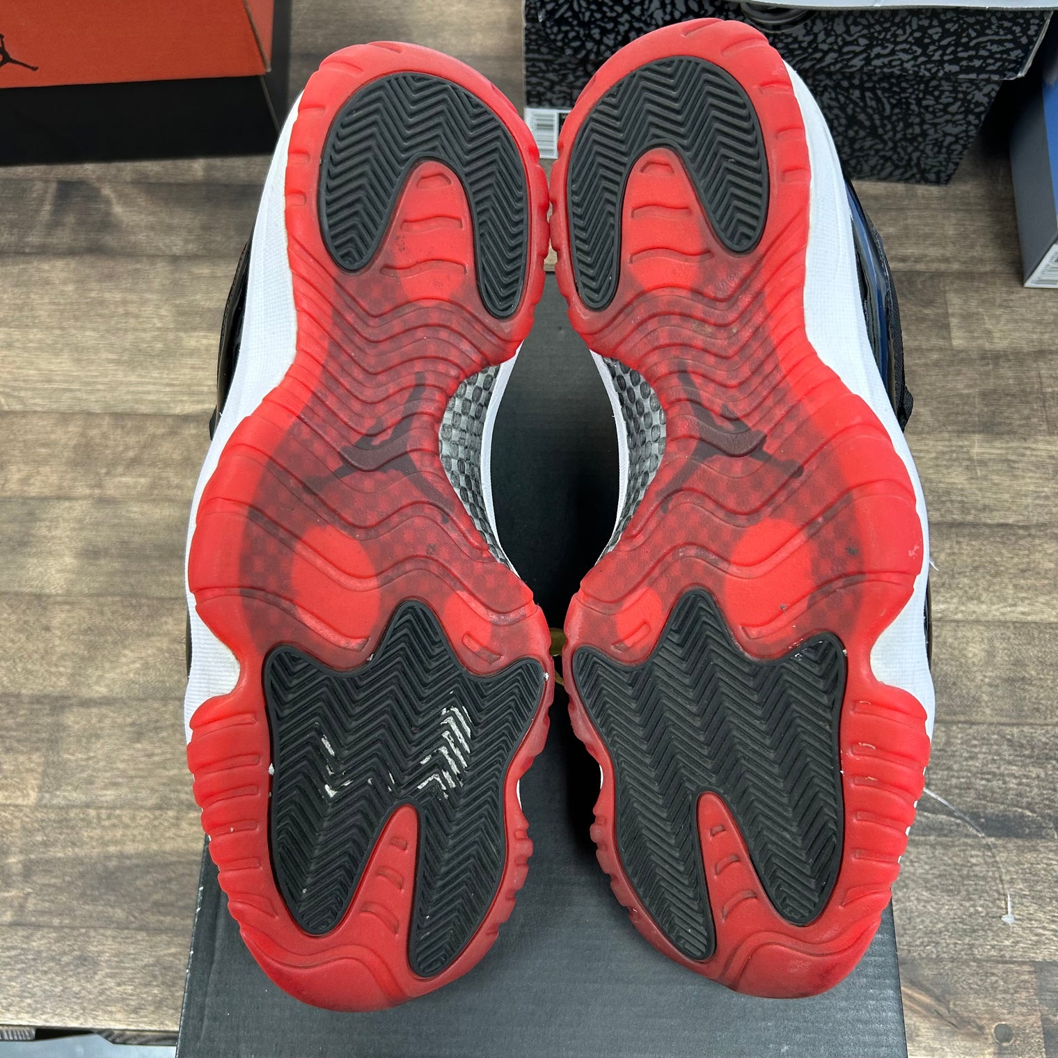 Bred Jordan 11 (2015) (USED)