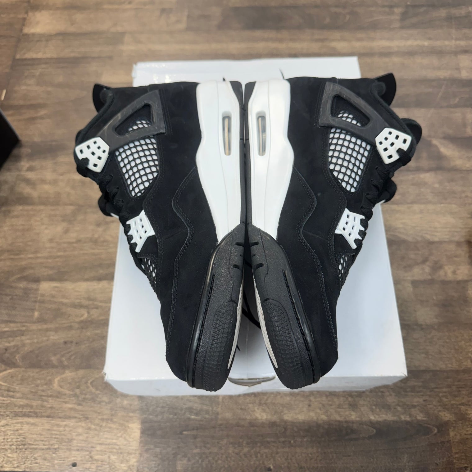 White Thunder Jordan 4 Retro (USED)