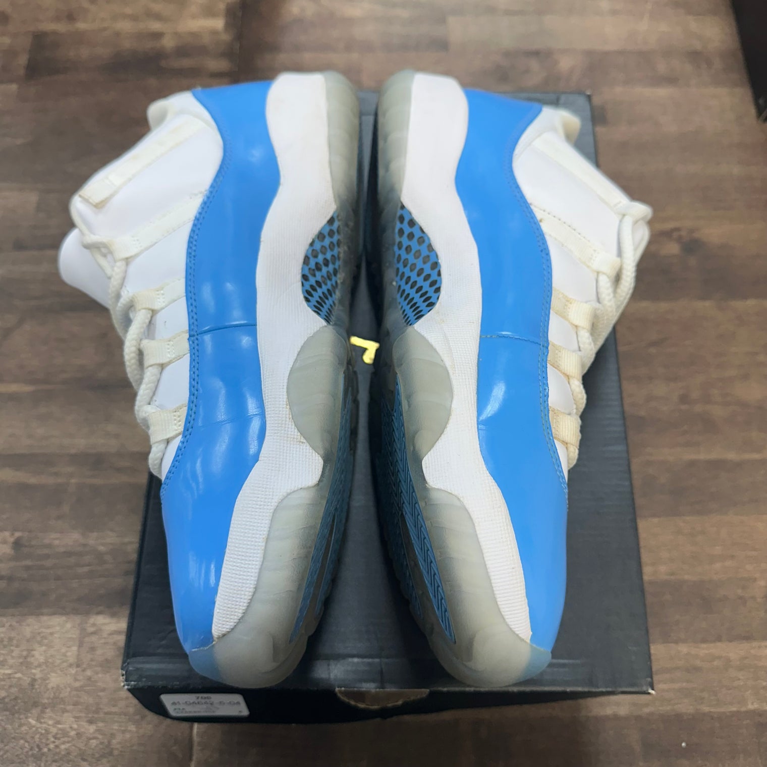 University Blue Jordan 11 Low (2017) (USED)