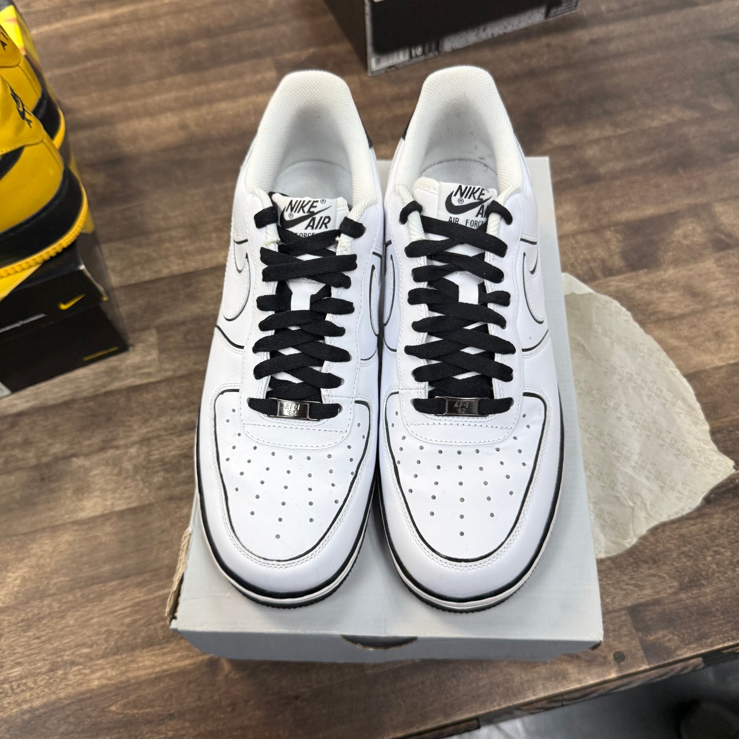 Black Outline White Nike Air Force 1 Low (USED)