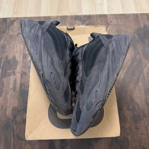 adidas Yeezy Boost 700 V2 Vanta - Image 1