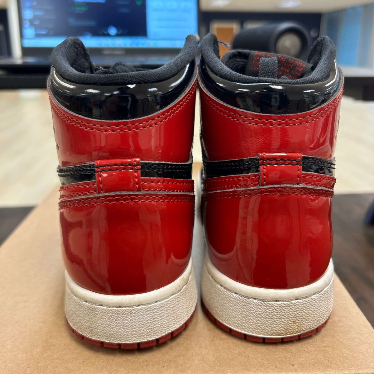 Jordan 1 Retro High OG Patent Bred (GS) Size 4.5Y (Pre-Owned) - Image 4