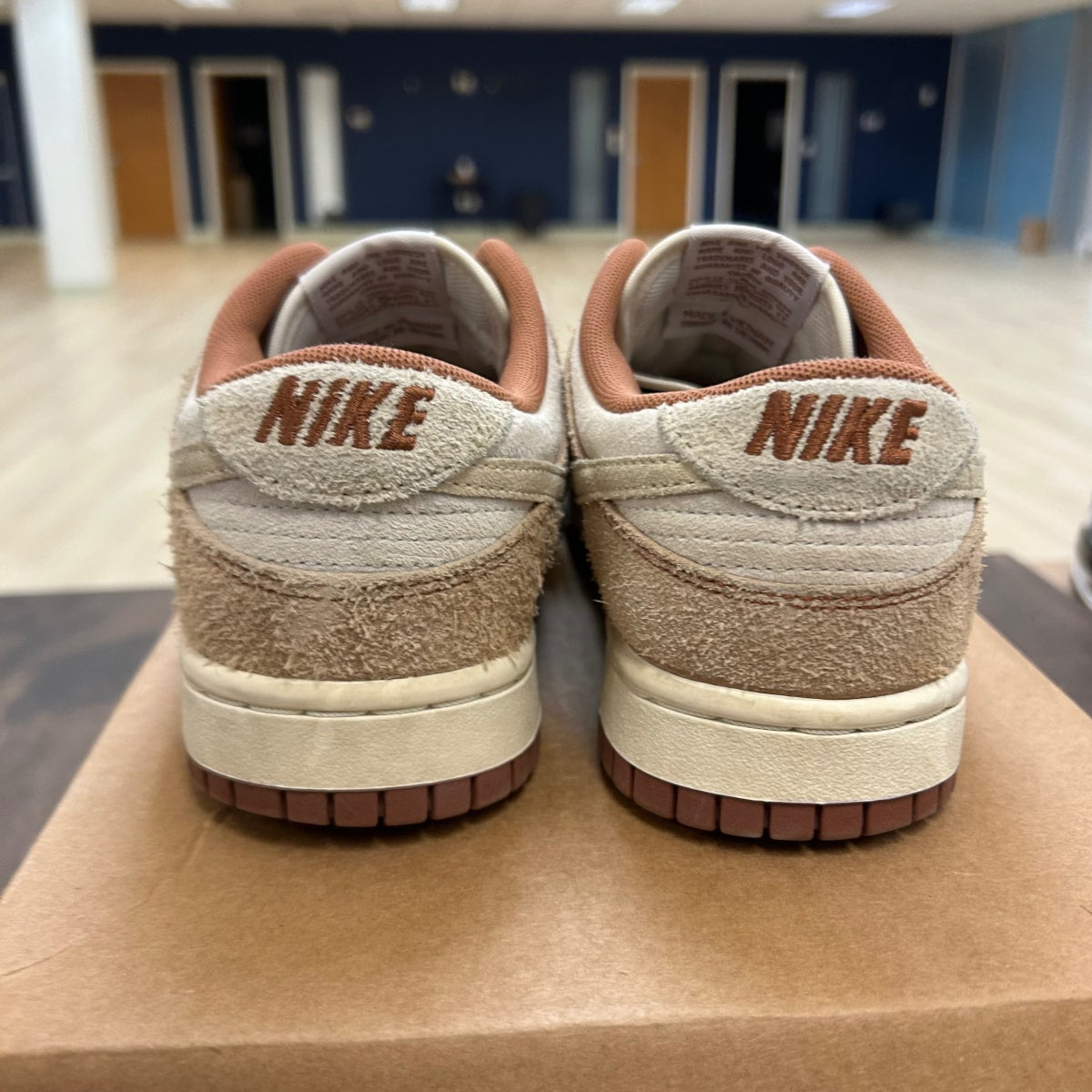 Nike Dunk Low Medium Curry Size 7 (Pre-Owned) - Image 4