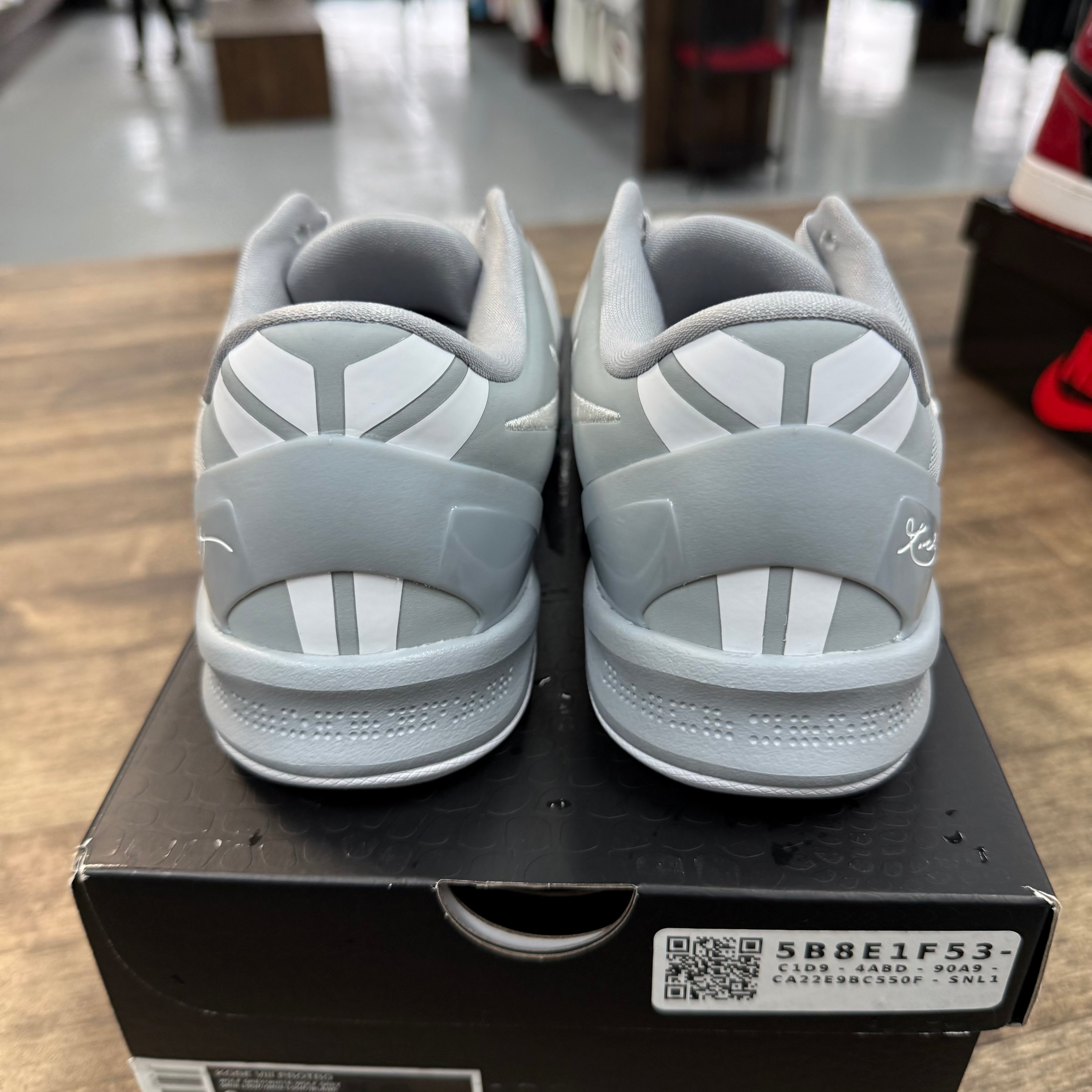 Nike Kobe 8 Protro Wolf Grey (US 8) (USED) Size 8 (Pre-Owned) - Image 4