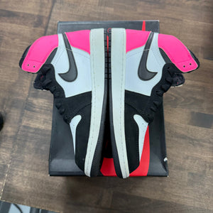 Jordan 1 Retro Valentine's Day (2017) (US 5.5Y) (USED) Size 5.5Y (Pre-Owned) - Image 3