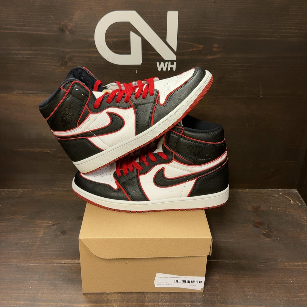 Jordan 1 Retro High Bloodline Size 12 (Pre-Owned) - front