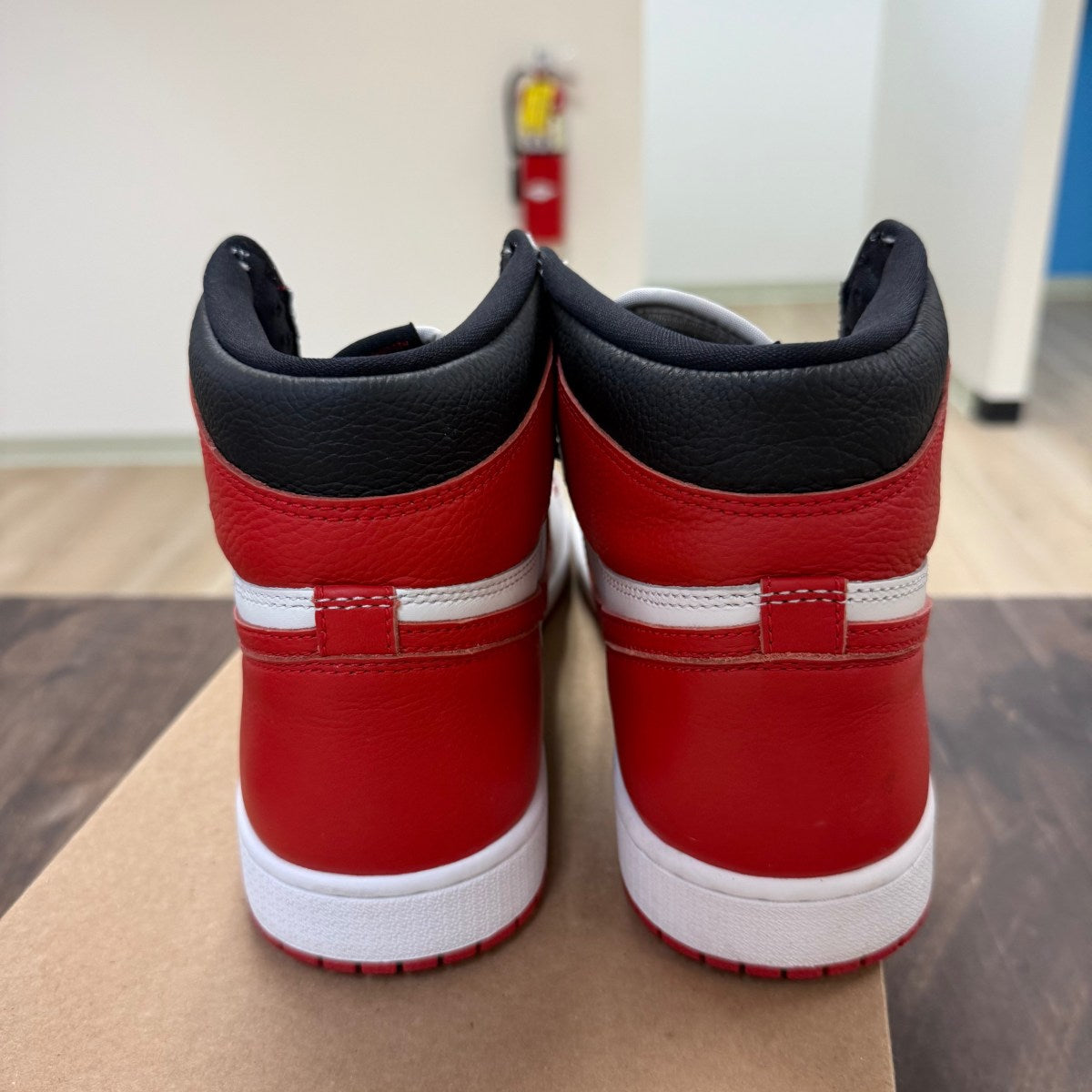 Jordan 1 Retro High OG Heritage Size 11 (Pre-Owned) - Image 3