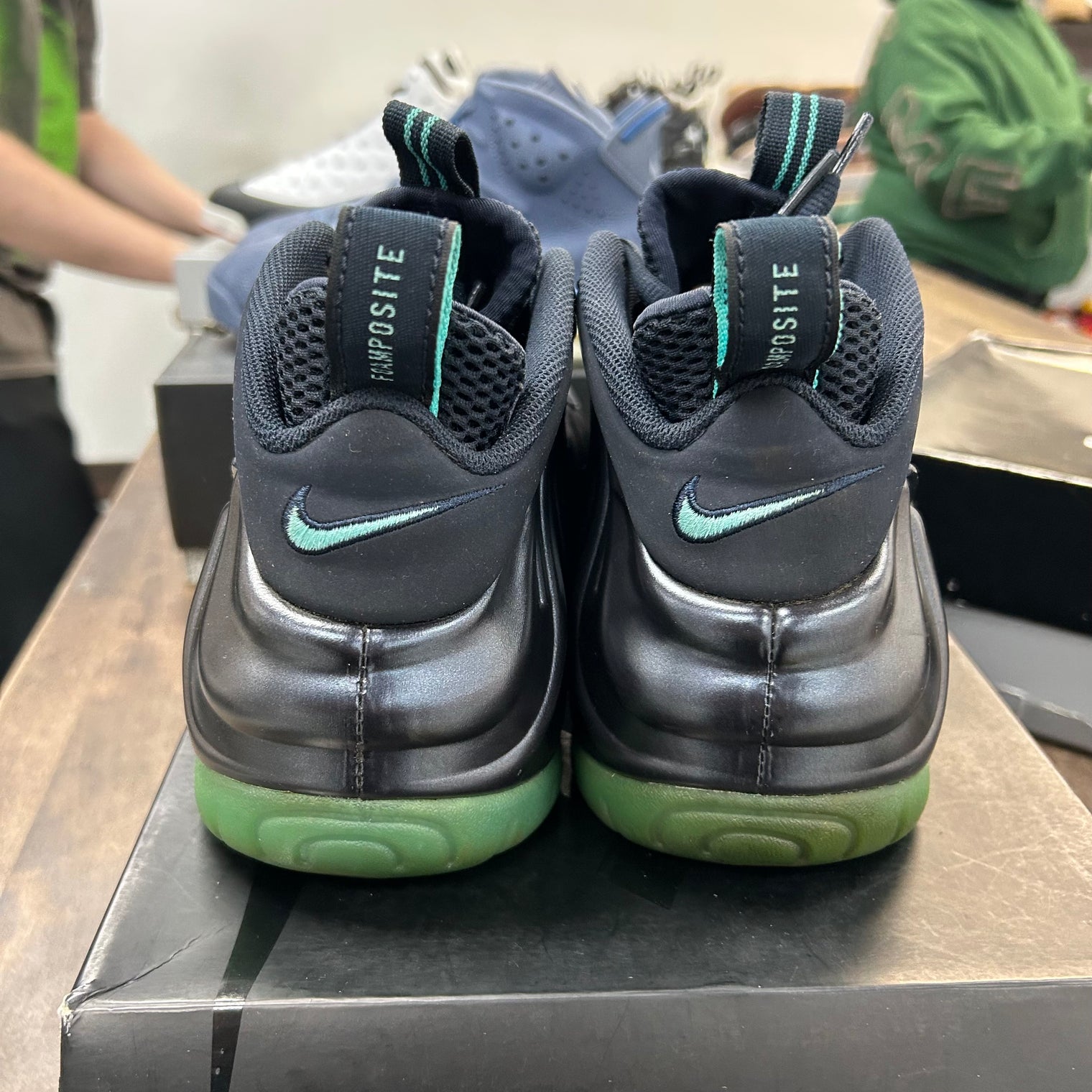 Dark Obsidian Foamposite Pro (USED)