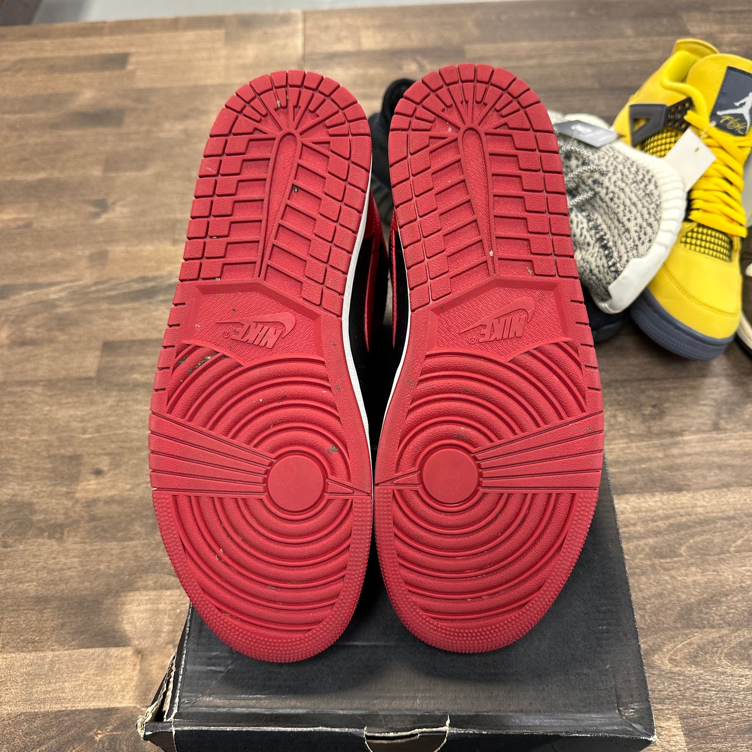 Banned Jordan 1 Mid (2020) (USED,Replacement Box)