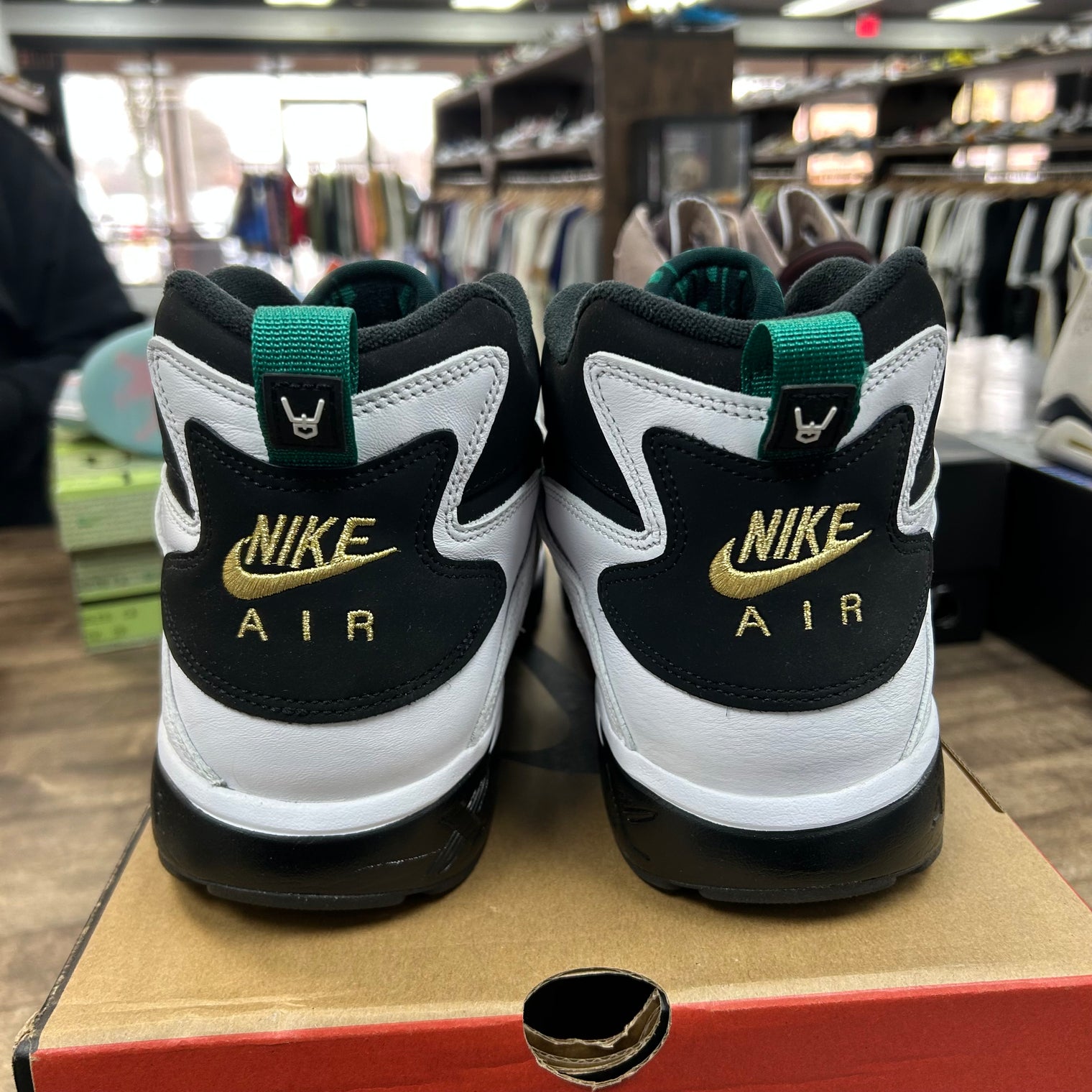 Emerald Nike Air Diamond Turf (USED)