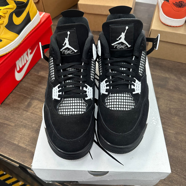 White Thunder Jordan 4 (USED)