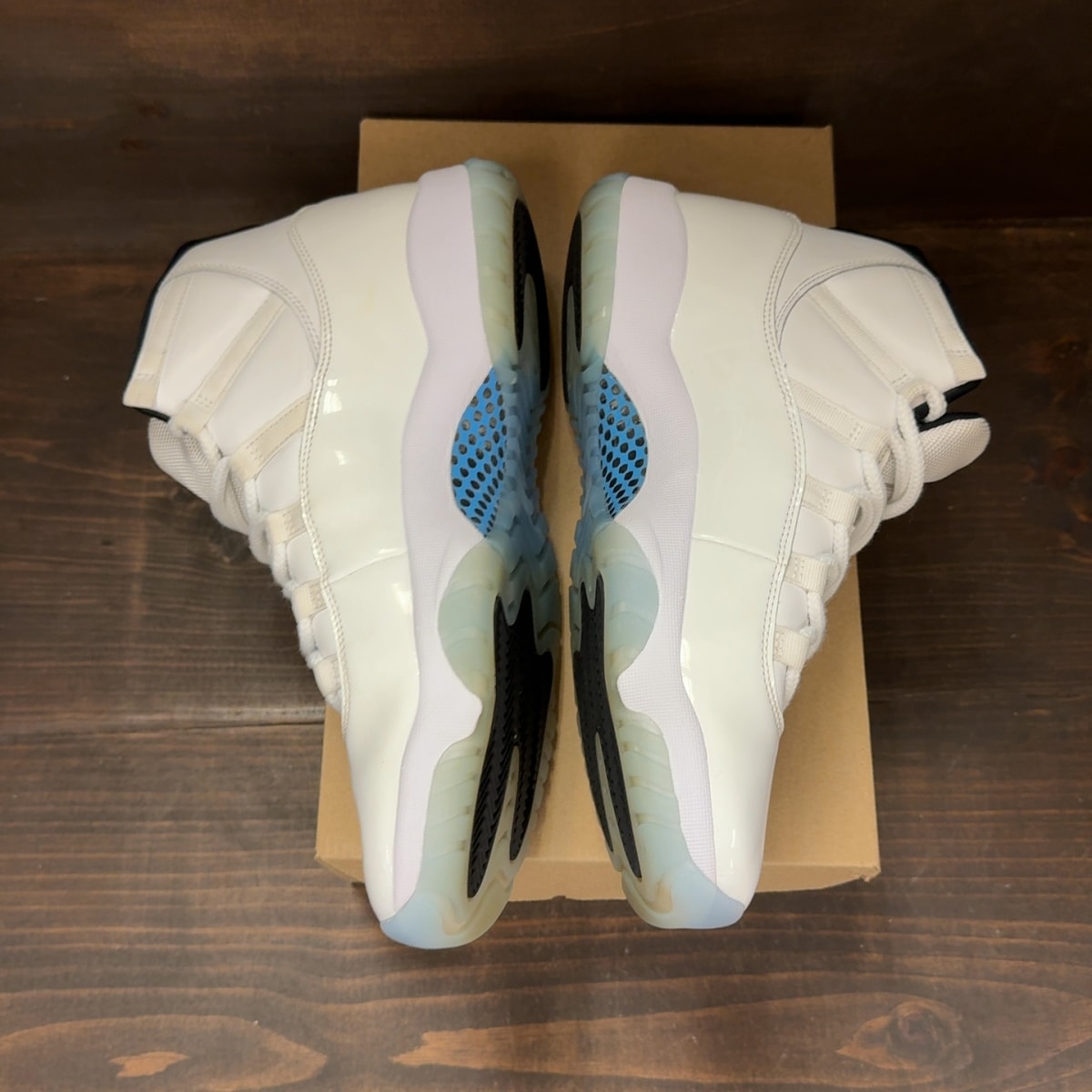Jordan 11 Retro Legend Blue (2024) Size 11 (Pre-Owned) - Image 4