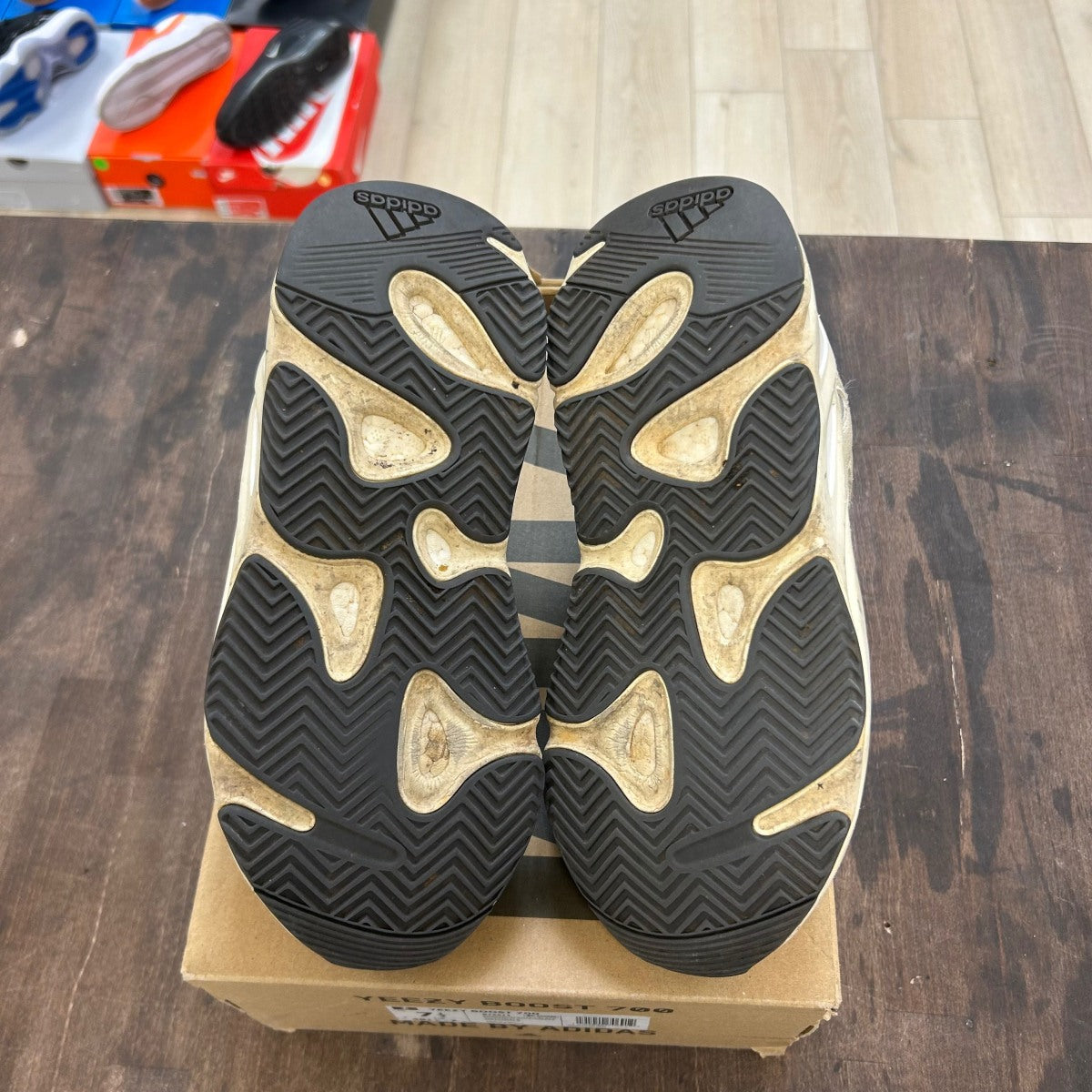 adidas Yeezy Boost 700 Analog Size 7 (Pre-Owned) - Image 5