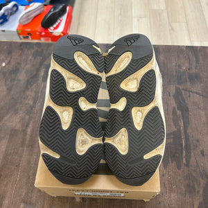 adidas Yeezy Boost 700 Analog Size 7 (Pre-Owned) - Image 5