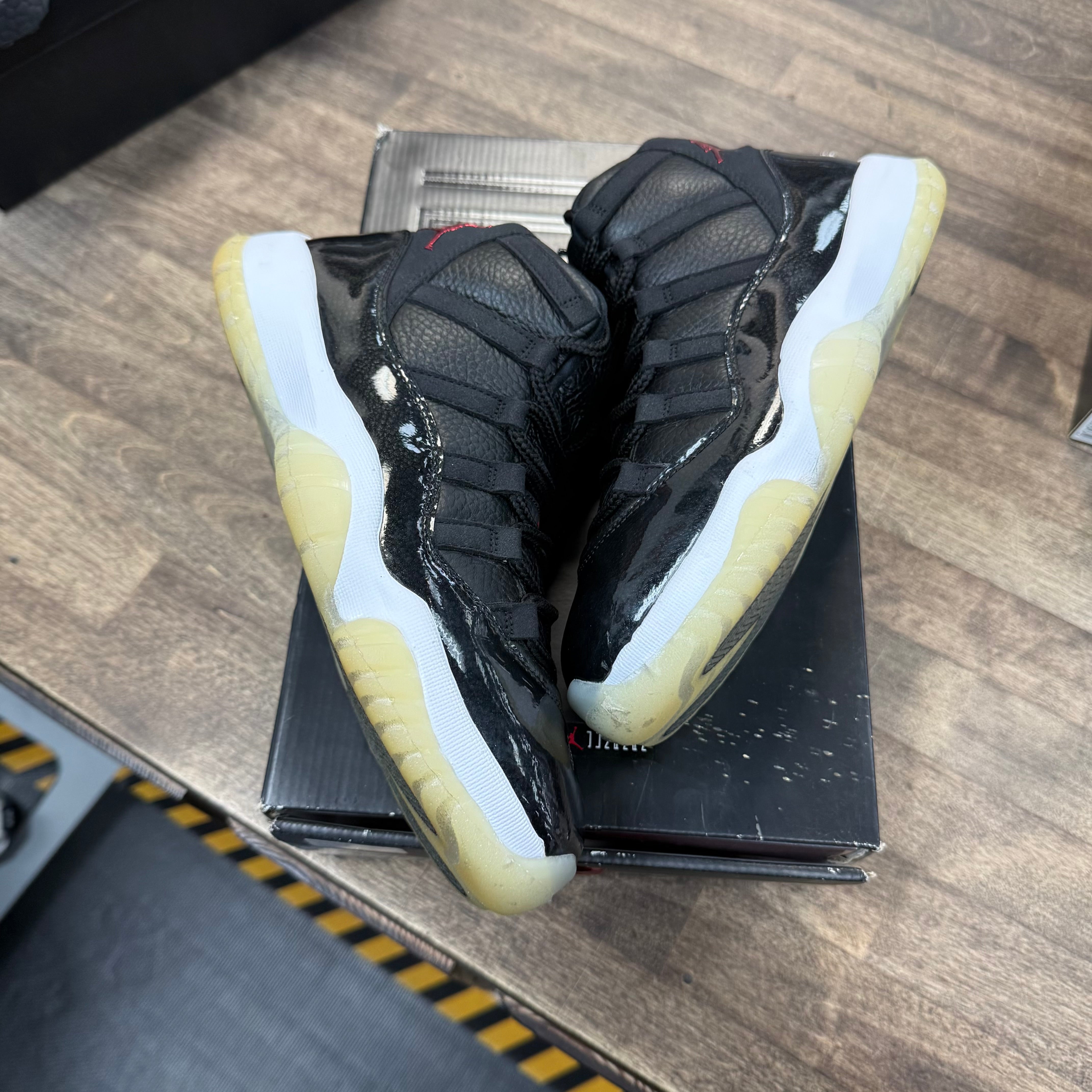 Jordan 11 Retro 72-10 (Men's) (US 8) (USED) Size 8 (Pre-Owned) - Image 1