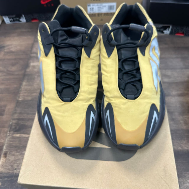 Honey Dew MNVN Yeezy 700 (USED)