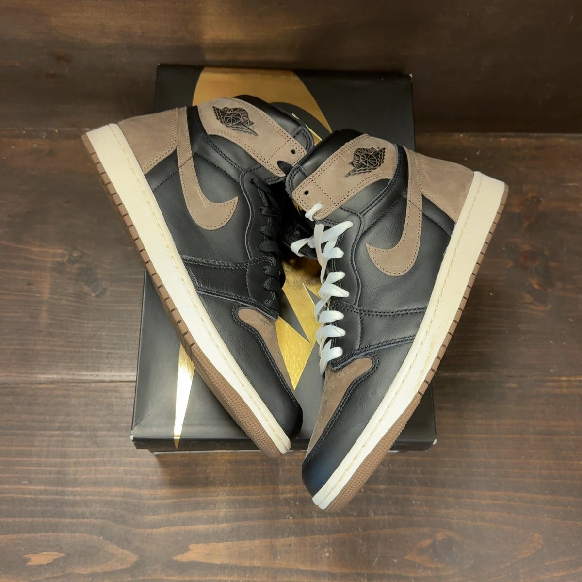 Jordan 1 Retro High OG Palomino Size 10.5 (Pre-Owned) - back