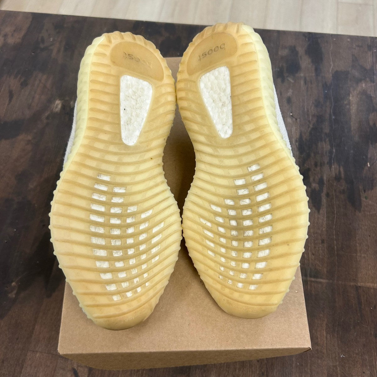 adidas Yeezy Boost 350 V2 Bone Size 6.5 (Pre-Owned) - Image 5