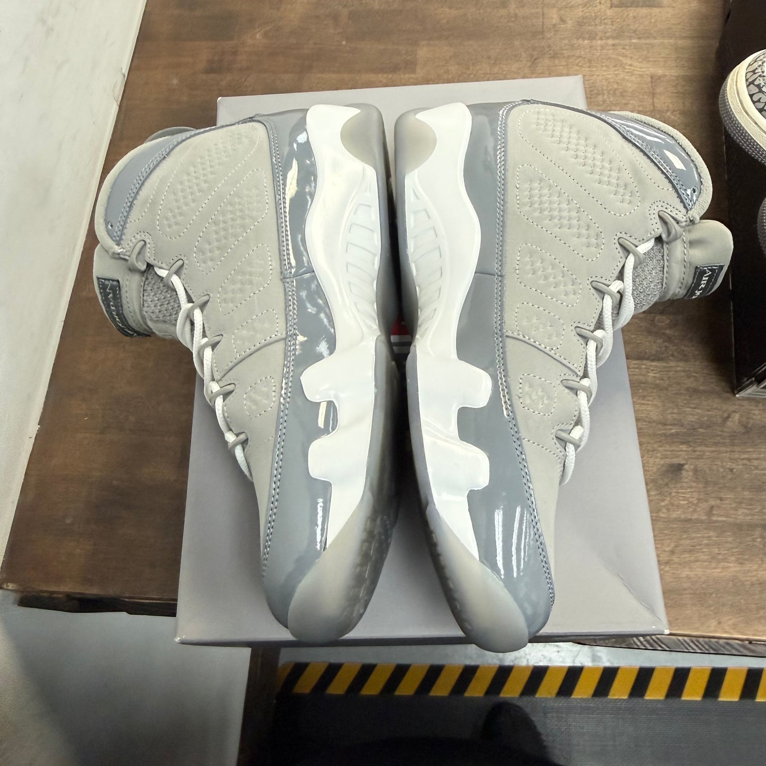 Cool Grey Jordan 9 Retro (USED)