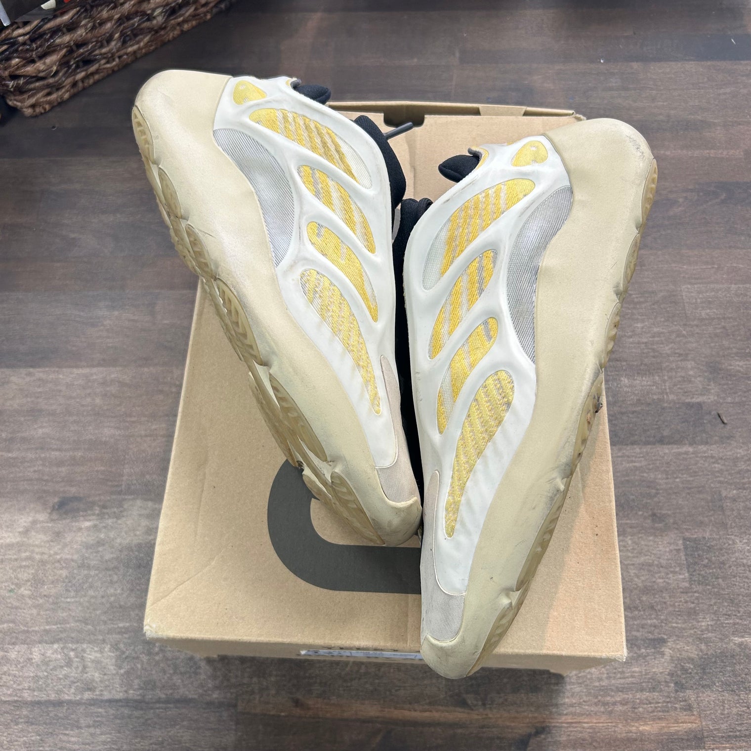 adidas Yeezy 700 V3 Safflower (US 12.5) (USED)