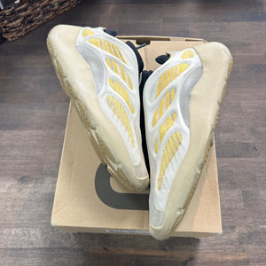 adidas Yeezy 700 V3 Safflower Size 12.5 (Pre-Owned)