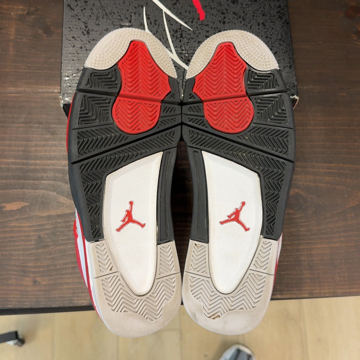 Jordan 4 Retro Red Cement Size 9.5 (Pre-Owned) - aux