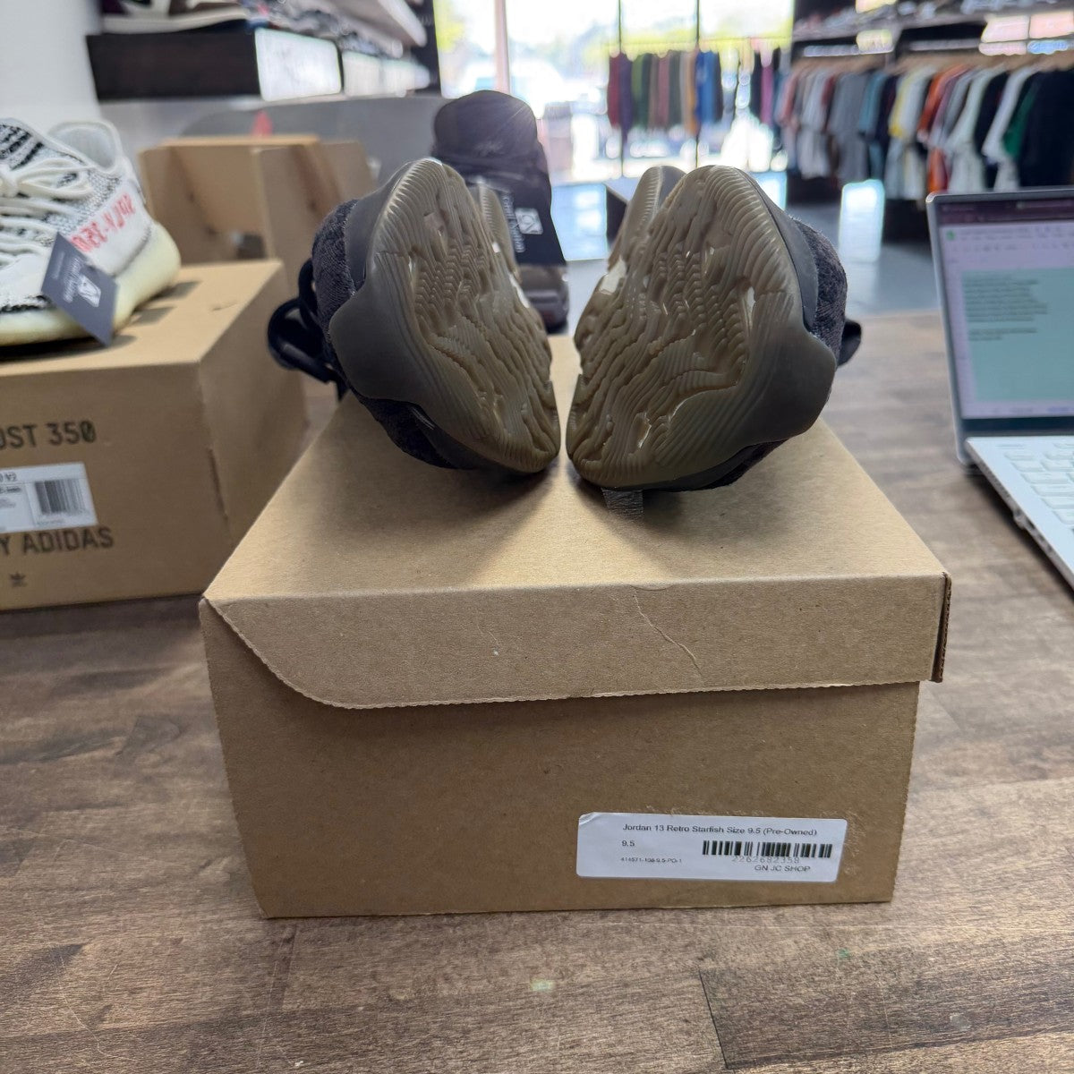adidas Yeezy Boost 380 Onyx Size 10 (Pre-Owned) - Image 6