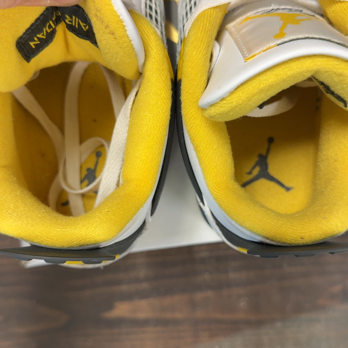 Jordan 4 Retro Vivid Sulfur (Women's) Size 8.5W (Pre-Owned) - aux