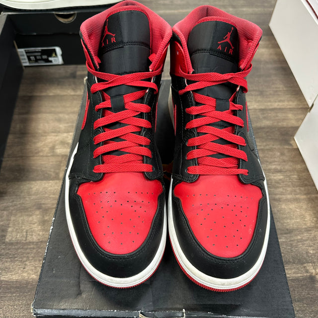 Alternate Bred Jordan 1 Mid (2022) (USED)
