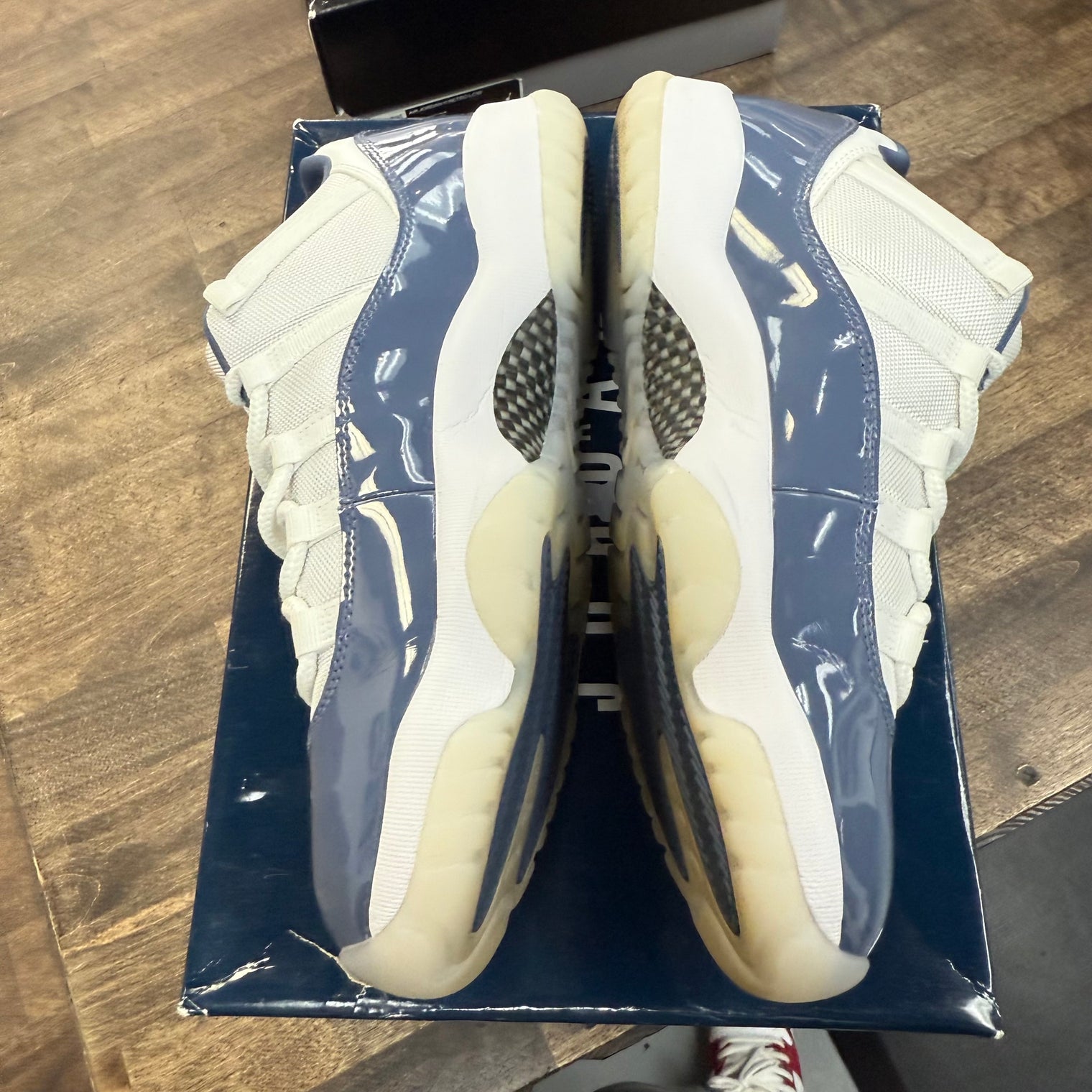 Diffused Blue Jordan 11 Low (USED)