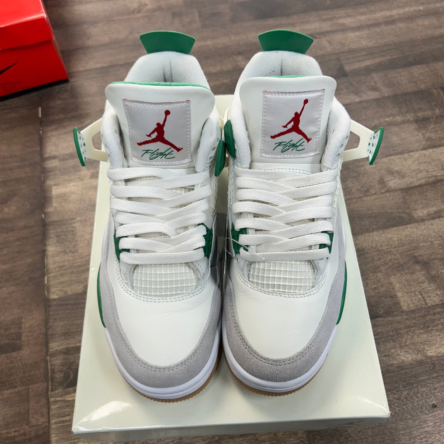 Pine Green SB Jordan 4 Retro (USED)