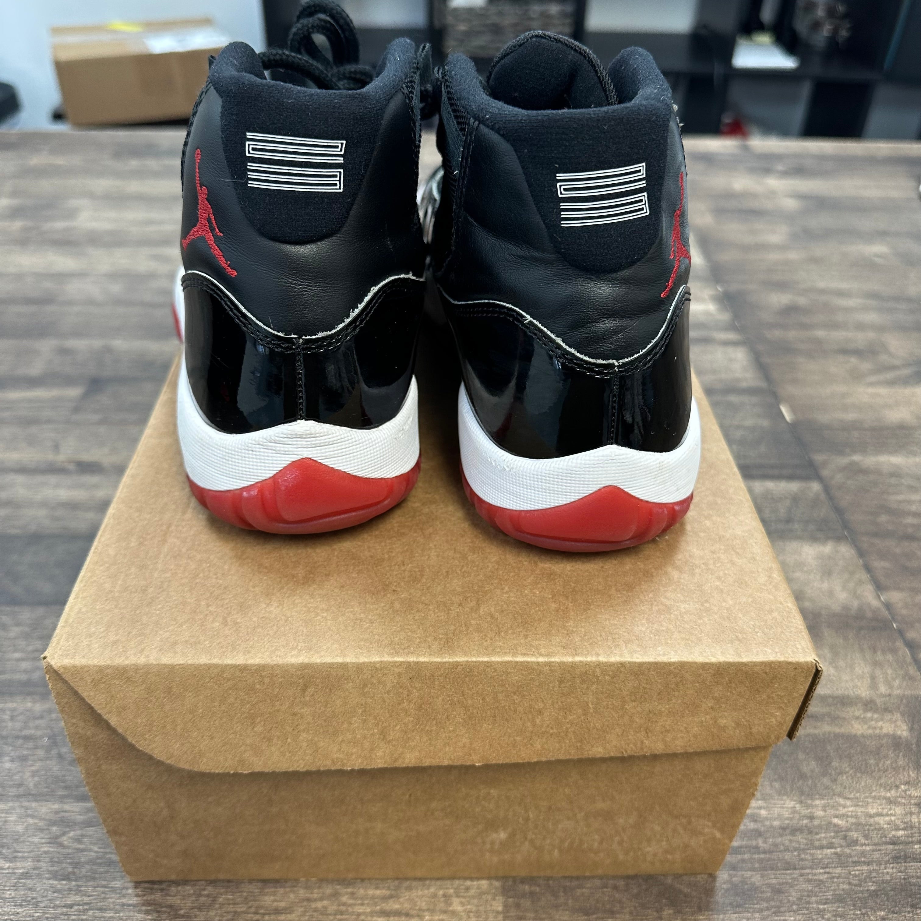 Jordan Bred Jordan 11 2019 (USED,NO Box) Size 7.5 (Pre-Owned) - Image 4