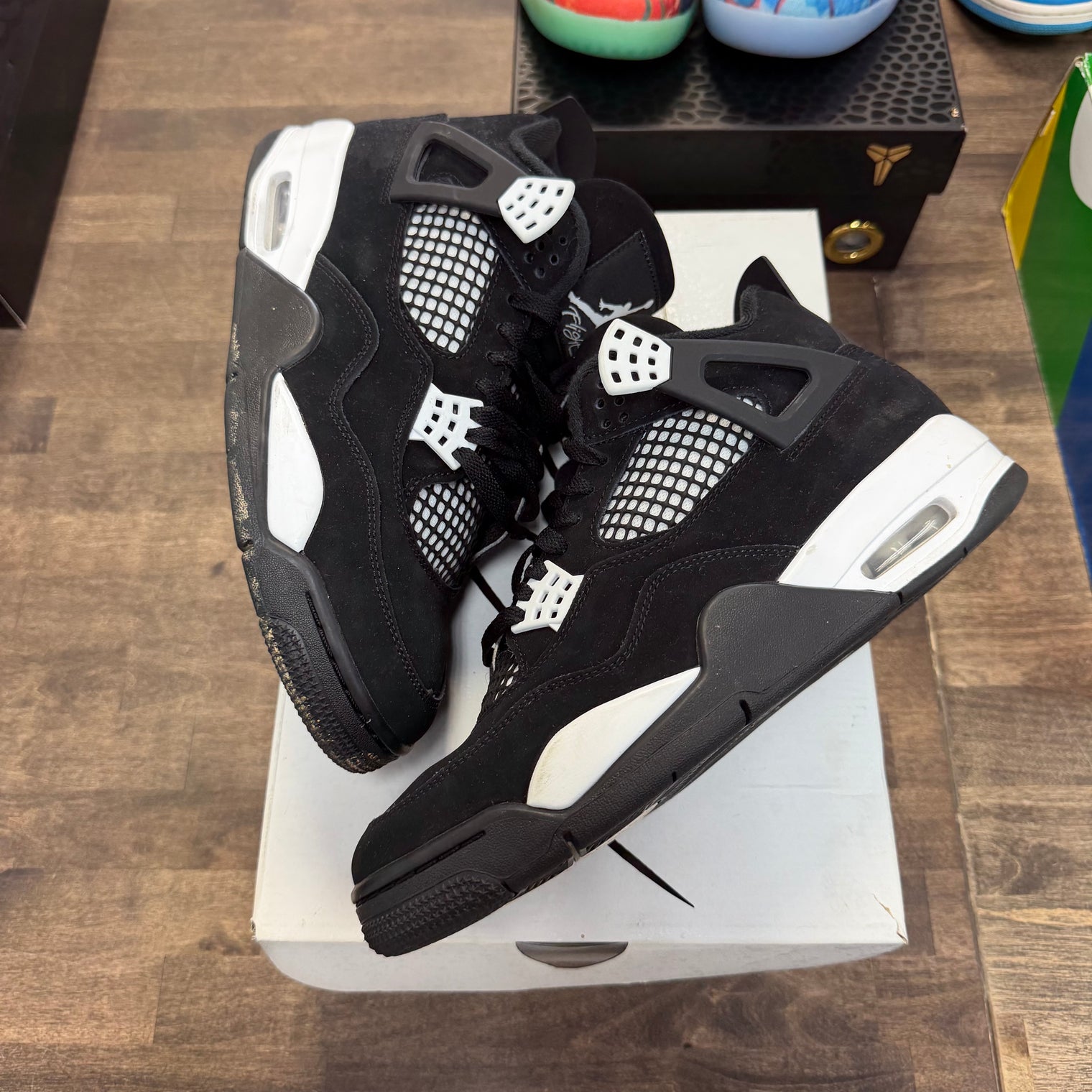 White Thunder Jordan 4 Retro (USED)