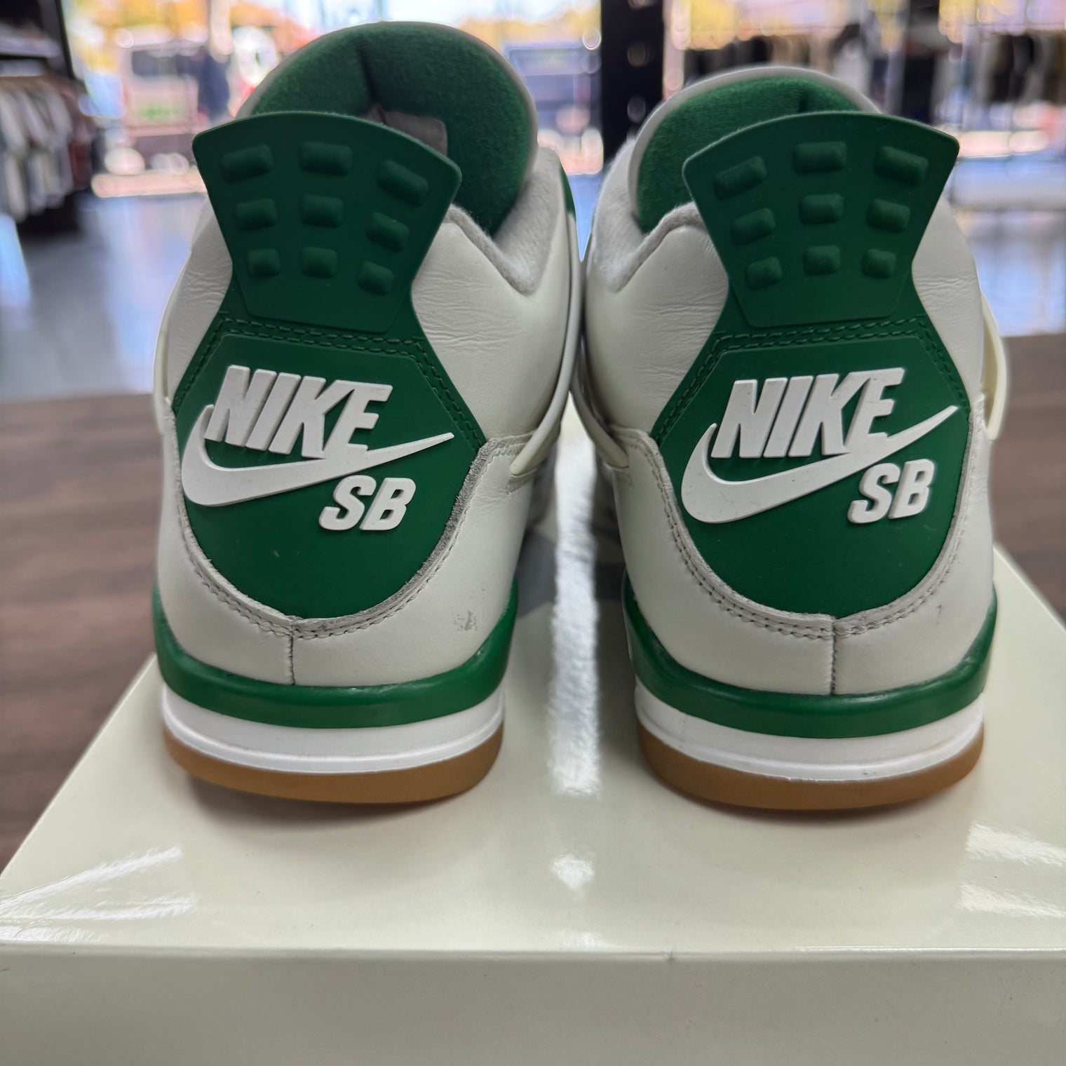 Pine Green SB Jordan 4 Retro (USED)