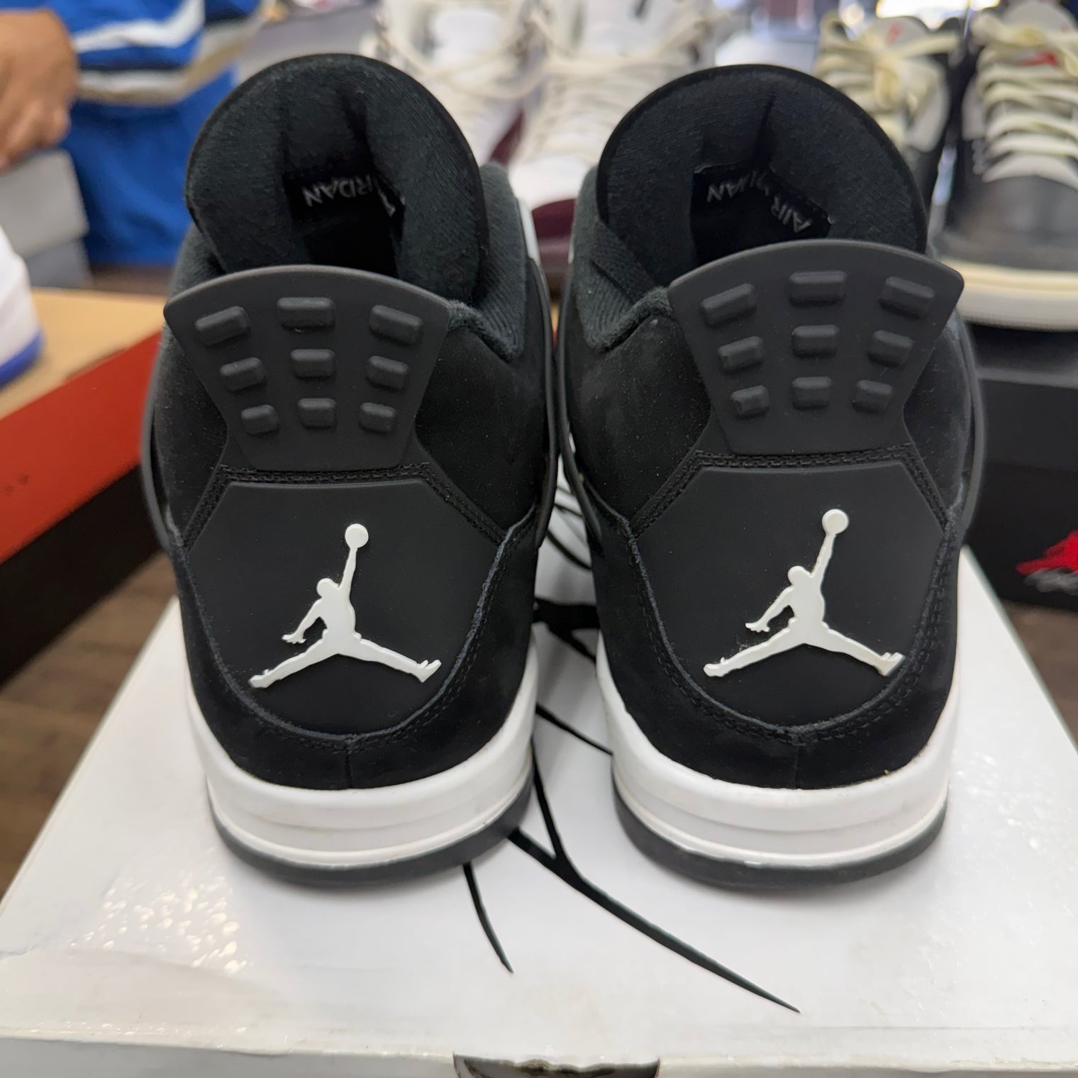 White Thunder Jordan 4 Retro (USED)