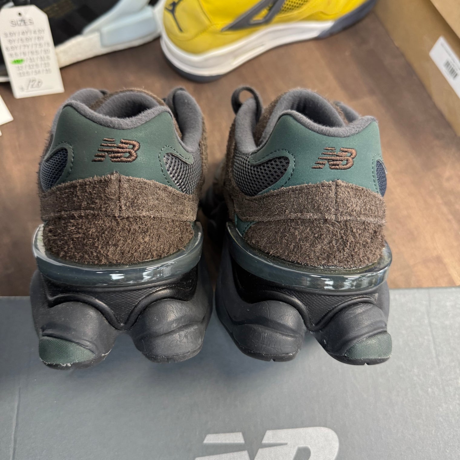Beef and Broccoli New Balance 9060 (USED)