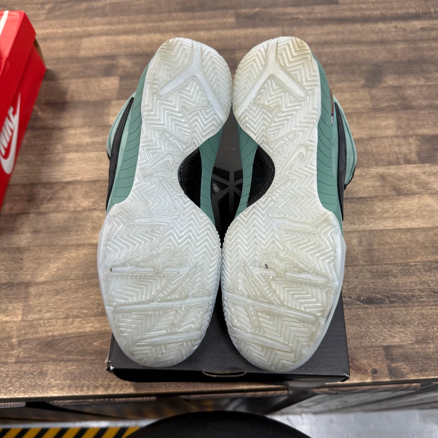 Girl Dad Nike Kobe 4 Protro (USED)