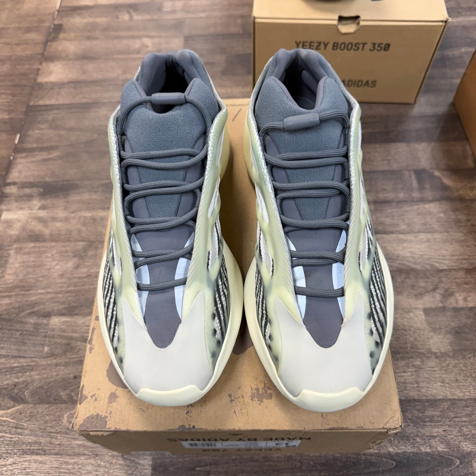 Fade Salt Yeezy 700 V3 (USED)